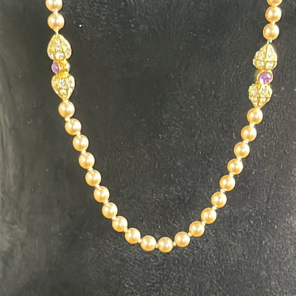 Vintage Nolan Miller Faux Pearl Rhinestone Gold tone Necklace - Picture 3 of 11